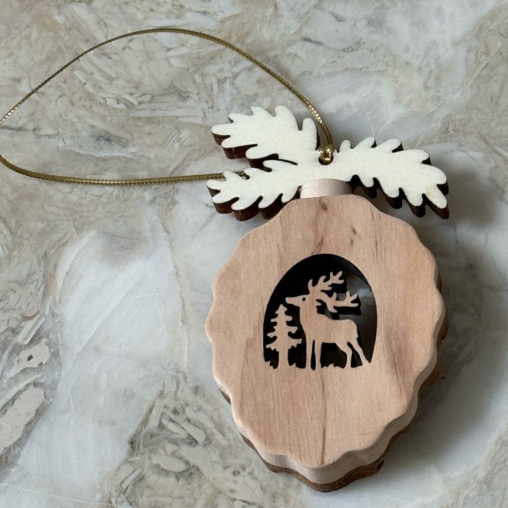 HANDMADE CHRISTMAS ORNAMENT. - Picture 2 of 3